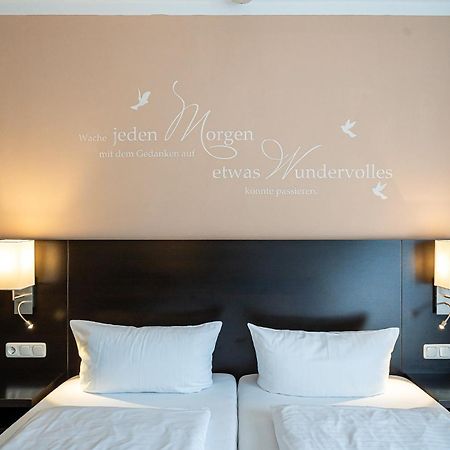 Sleepbeeone Wilhelmshaven Hotel Bagian luar foto