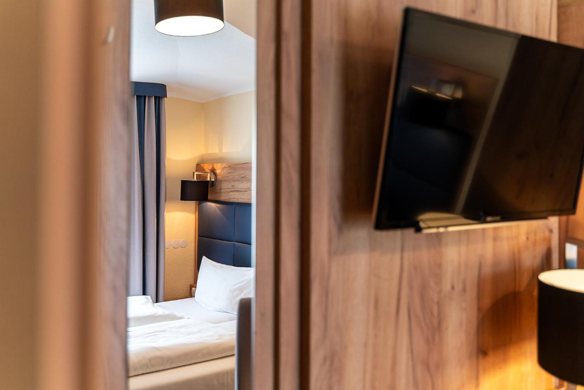 Sleepbeeone Wilhelmshaven Hotel Bagian luar foto