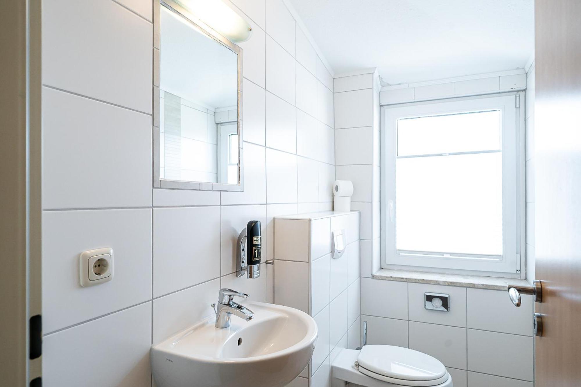 Sleepbeeone Wilhelmshaven Hotel Bagian luar foto