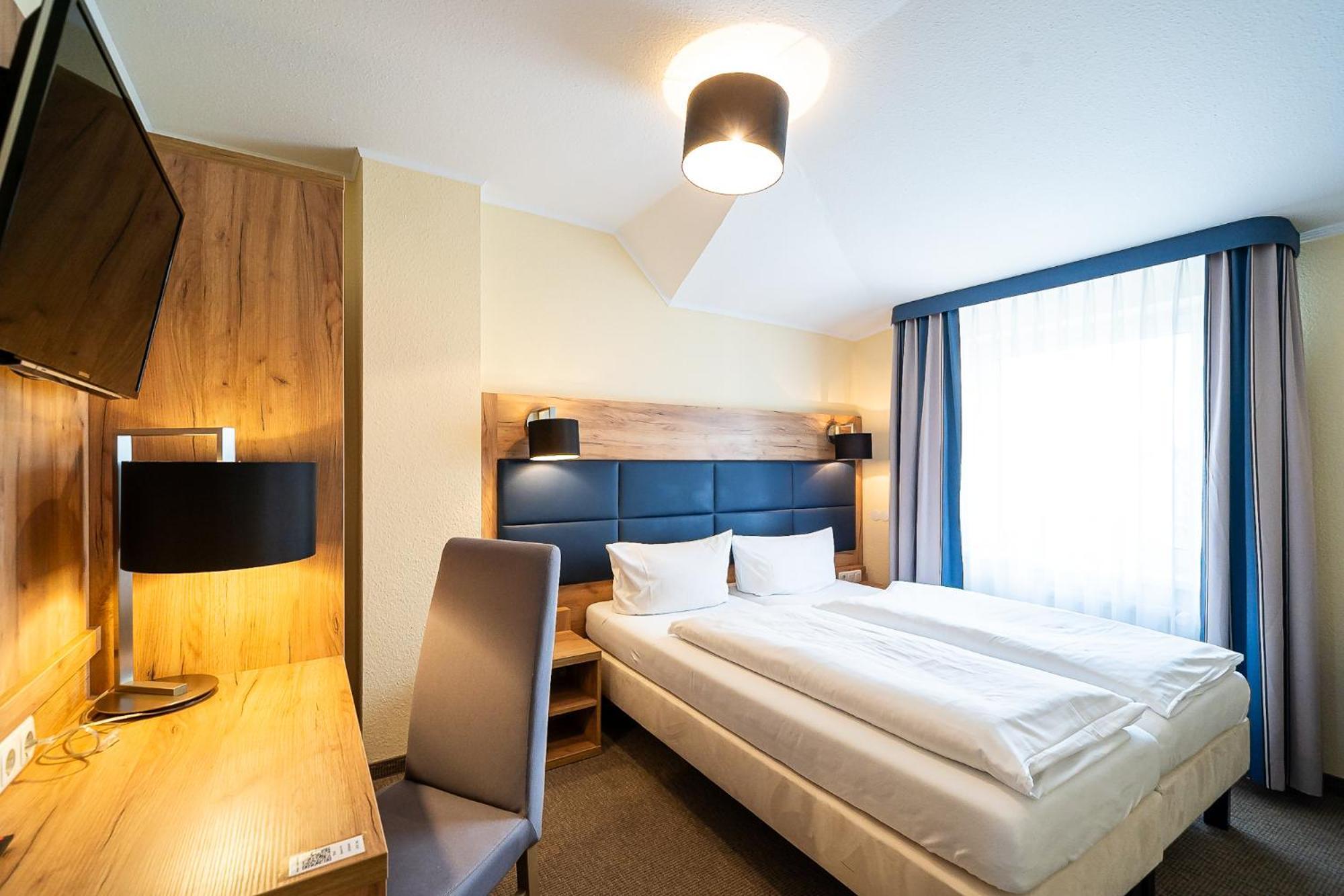 Sleepbeeone Wilhelmshaven Hotel Bagian luar foto