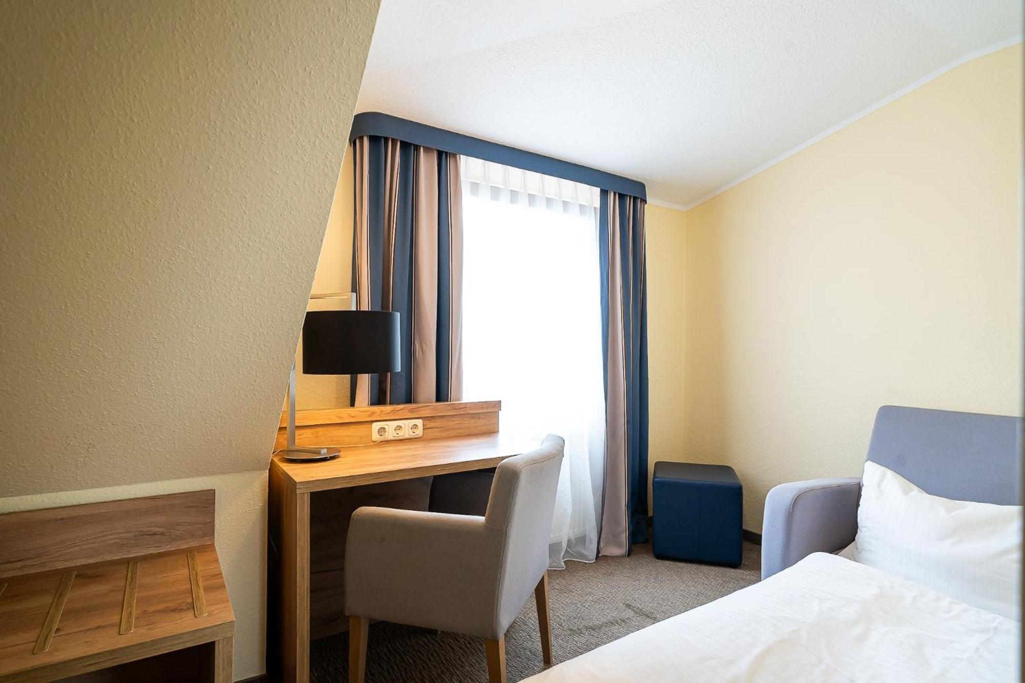 Sleepbeeone Wilhelmshaven Hotel Bagian luar foto