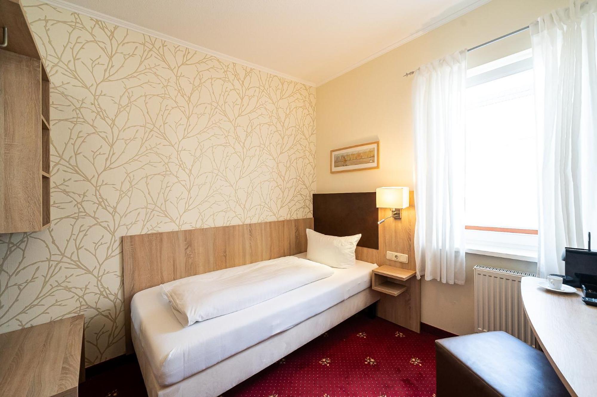 Sleepbeeone Wilhelmshaven Hotel Bagian luar foto