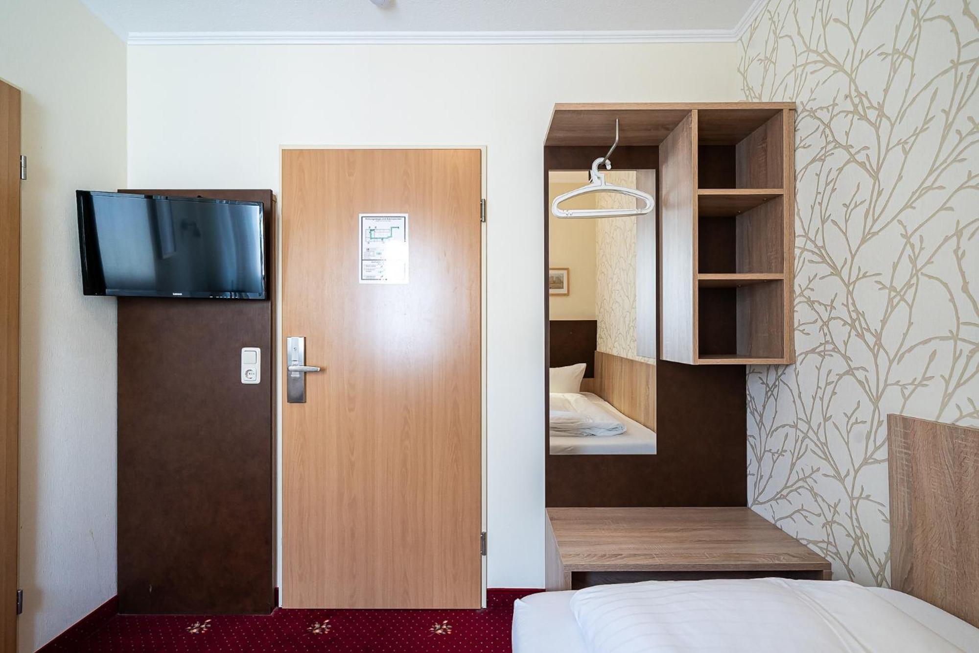 Sleepbeeone Wilhelmshaven Hotel Bagian luar foto
