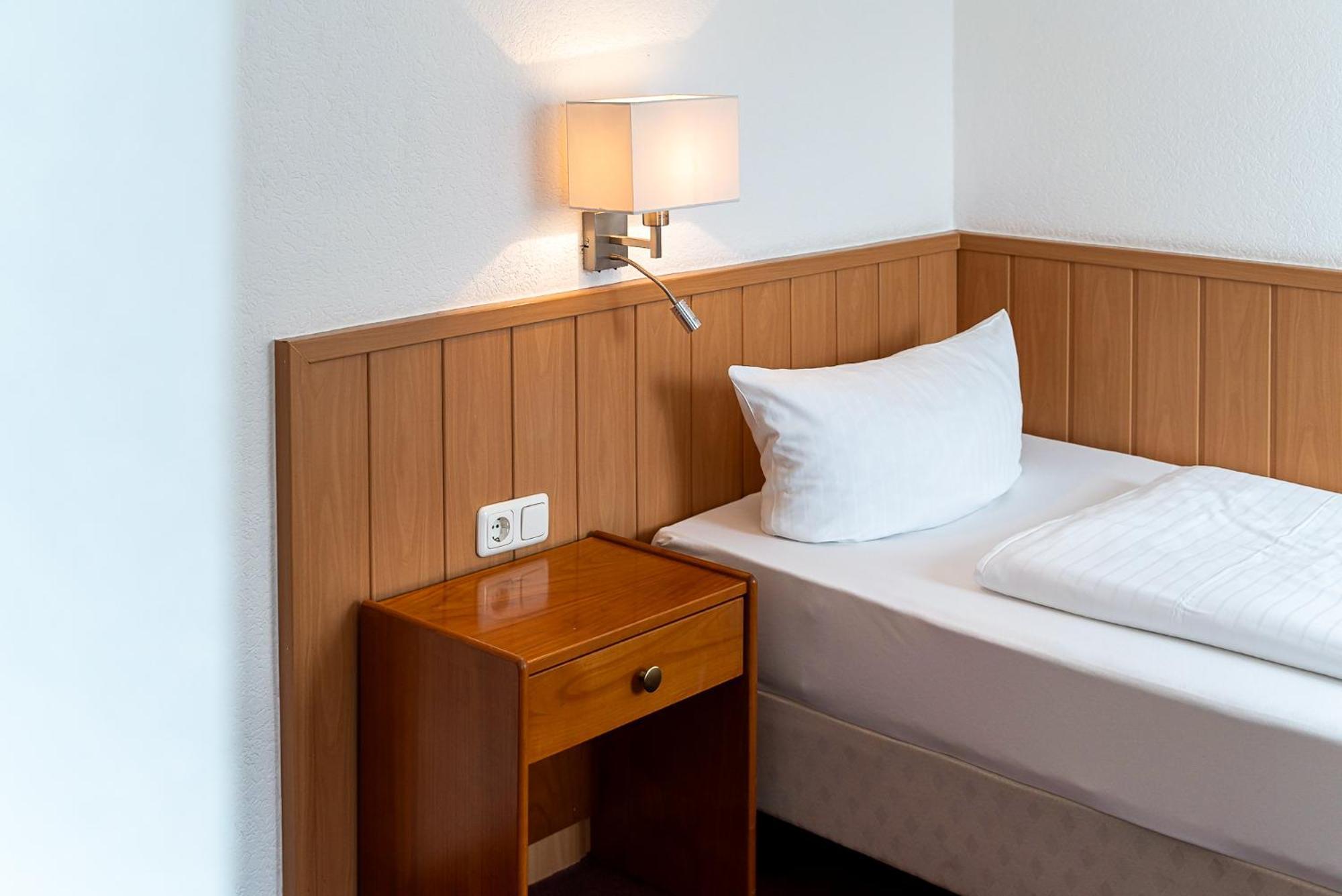 Sleepbeeone Wilhelmshaven Hotel Bagian luar foto
