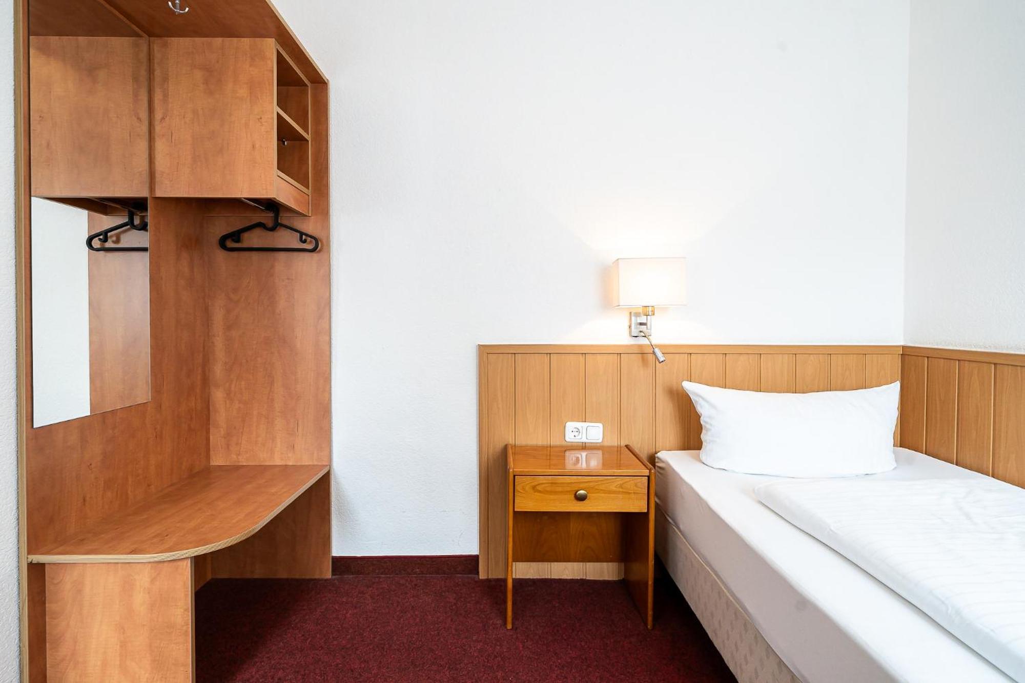 Sleepbeeone Wilhelmshaven Hotel Bagian luar foto