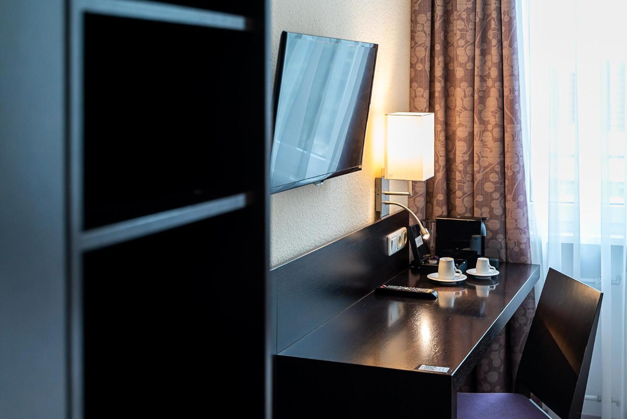 Sleepbeeone Wilhelmshaven Hotel Bagian luar foto