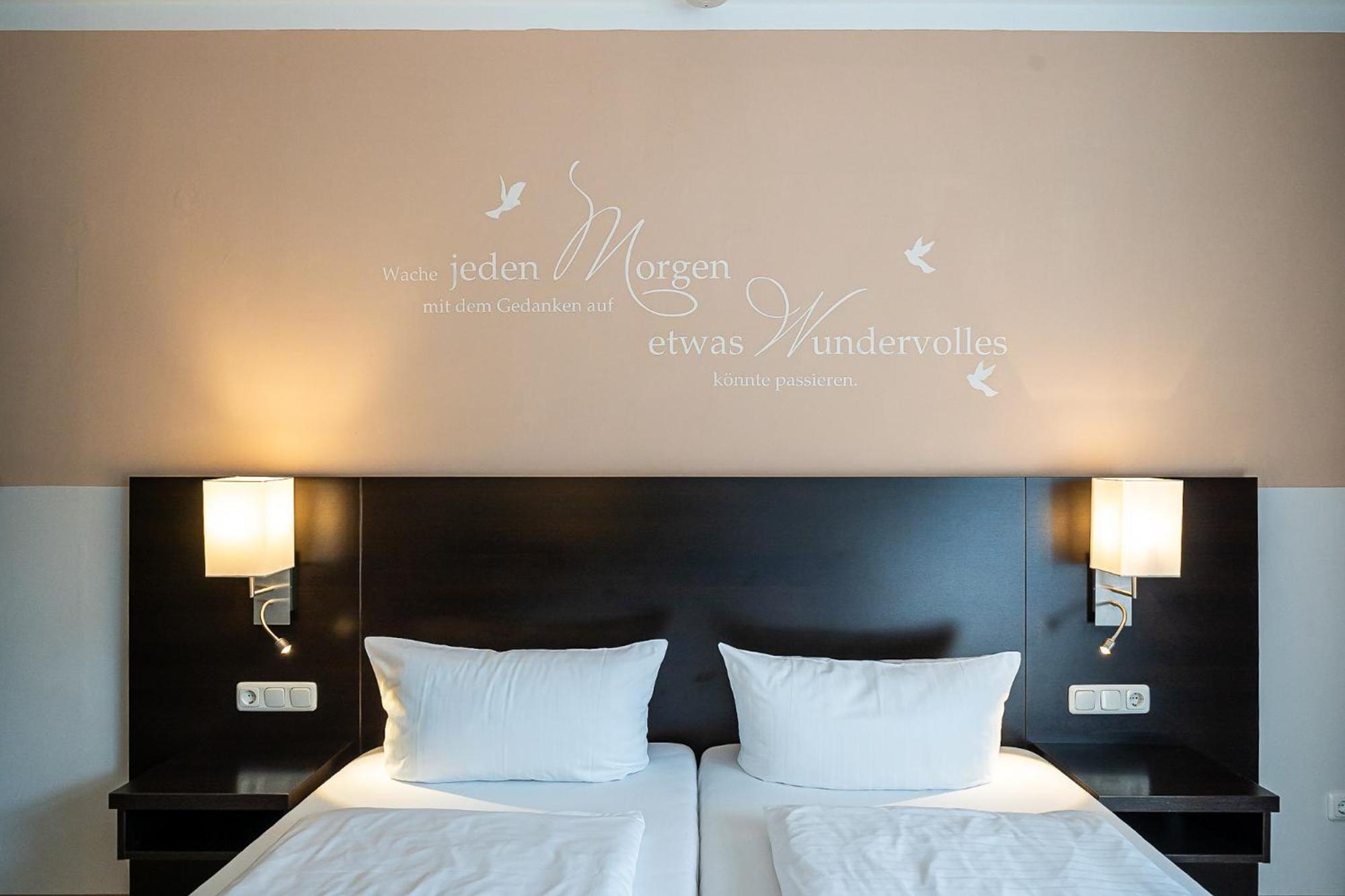 Sleepbeeone Wilhelmshaven Hotel Bagian luar foto