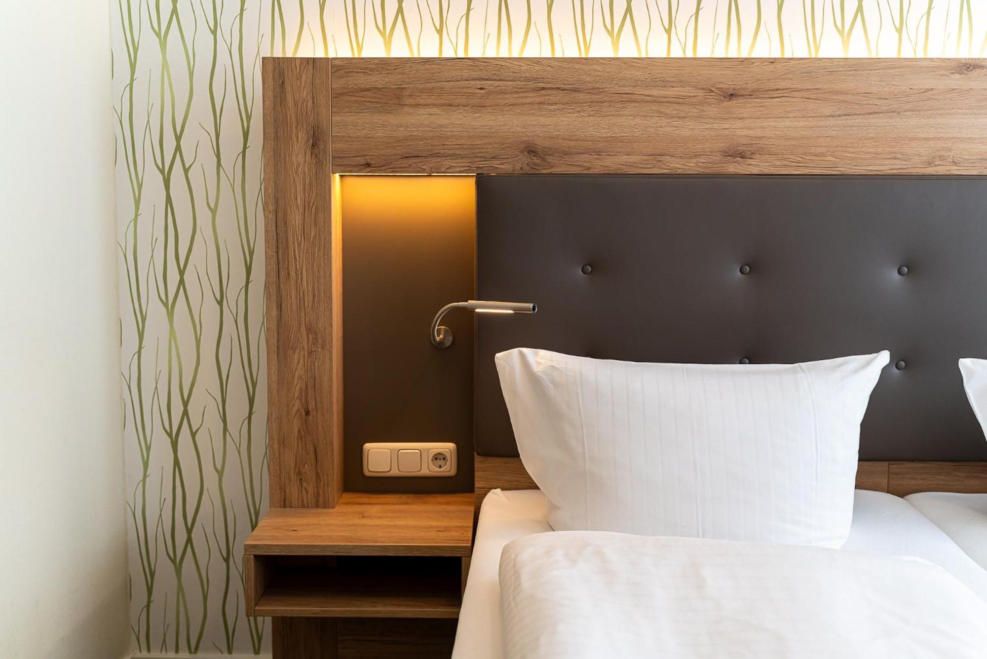 Sleepbeeone Wilhelmshaven Hotel Bagian luar foto
