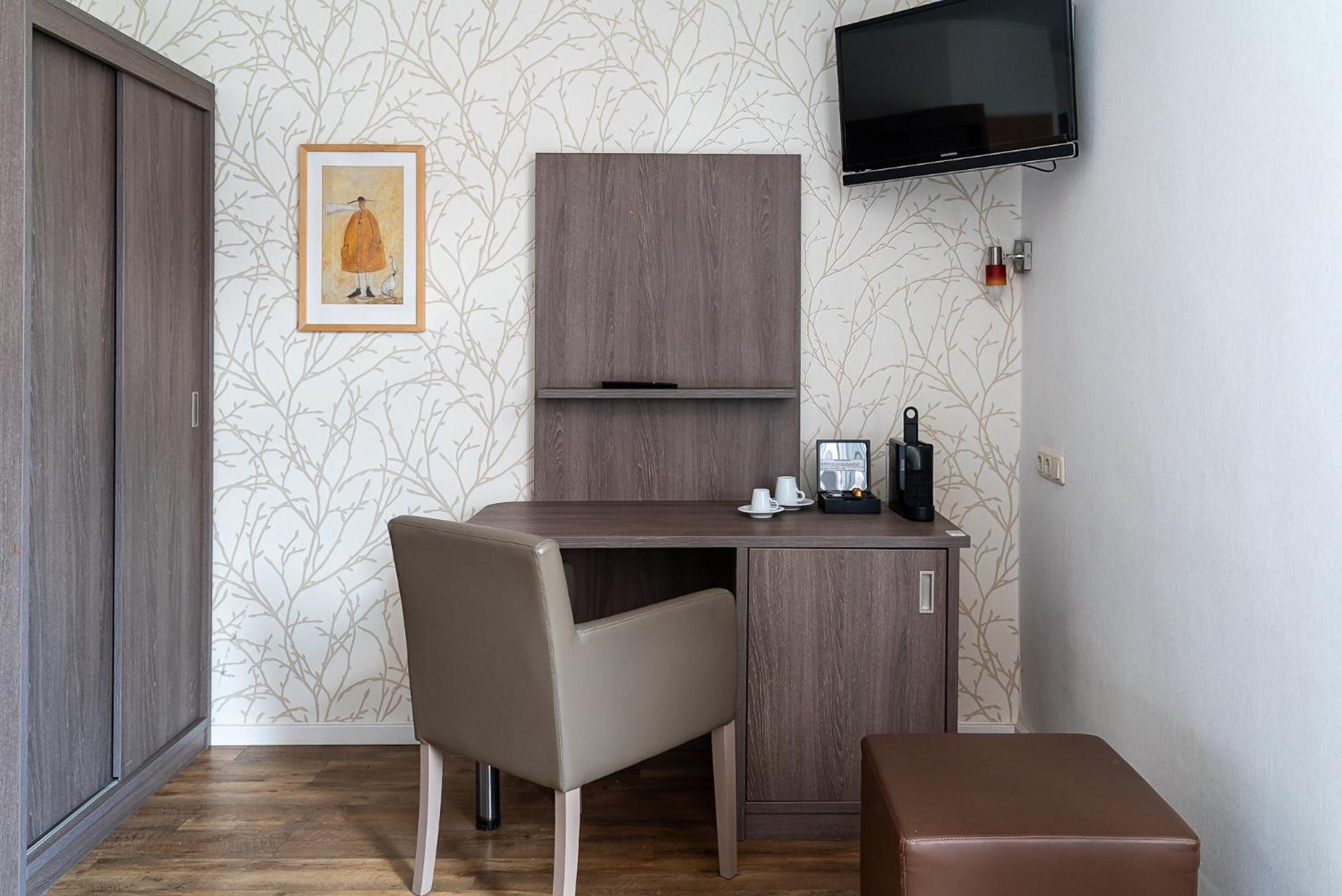 Sleepbeeone Wilhelmshaven Hotel Bagian luar foto