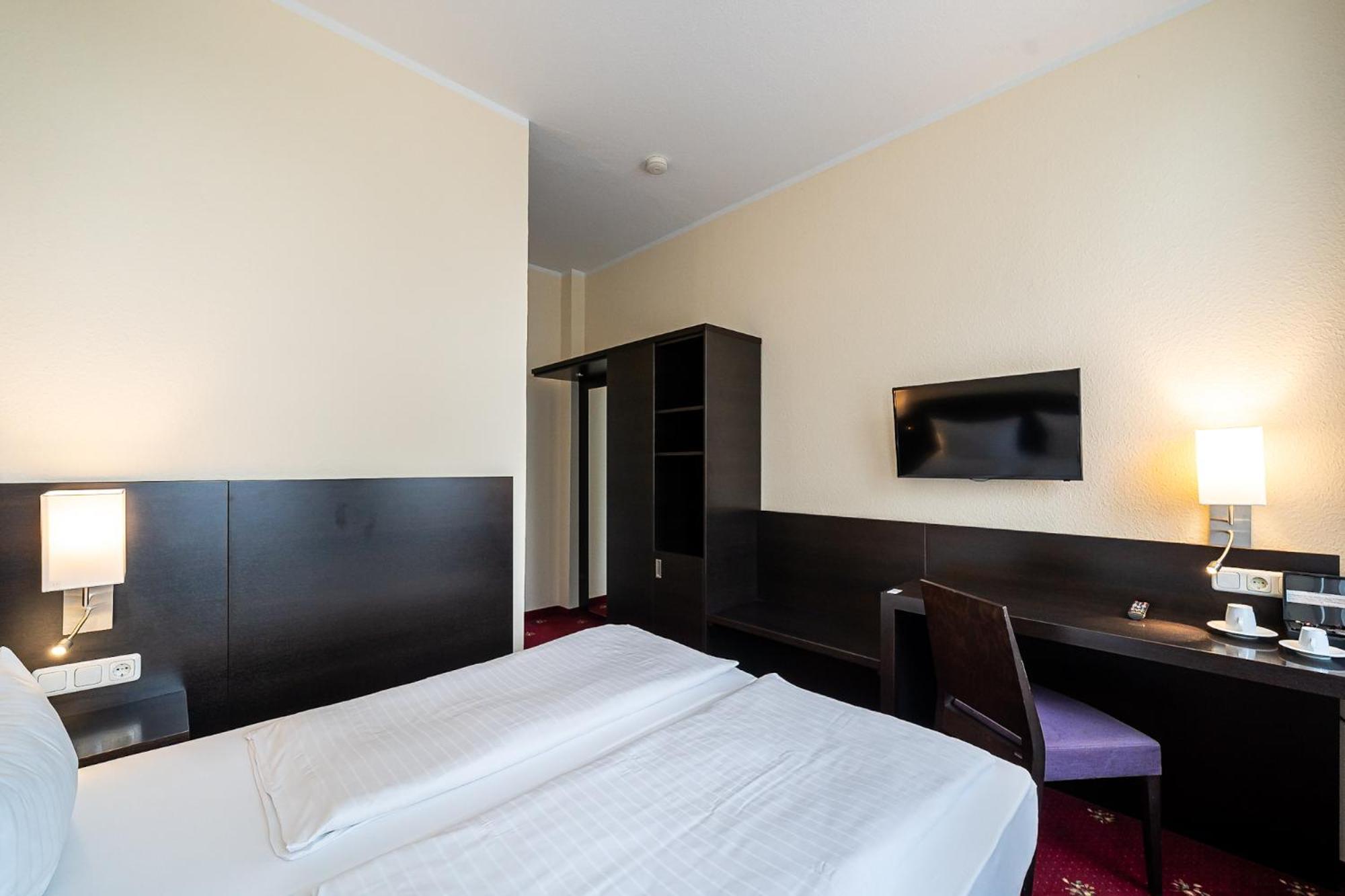 Sleepbeeone Wilhelmshaven Hotel Bagian luar foto