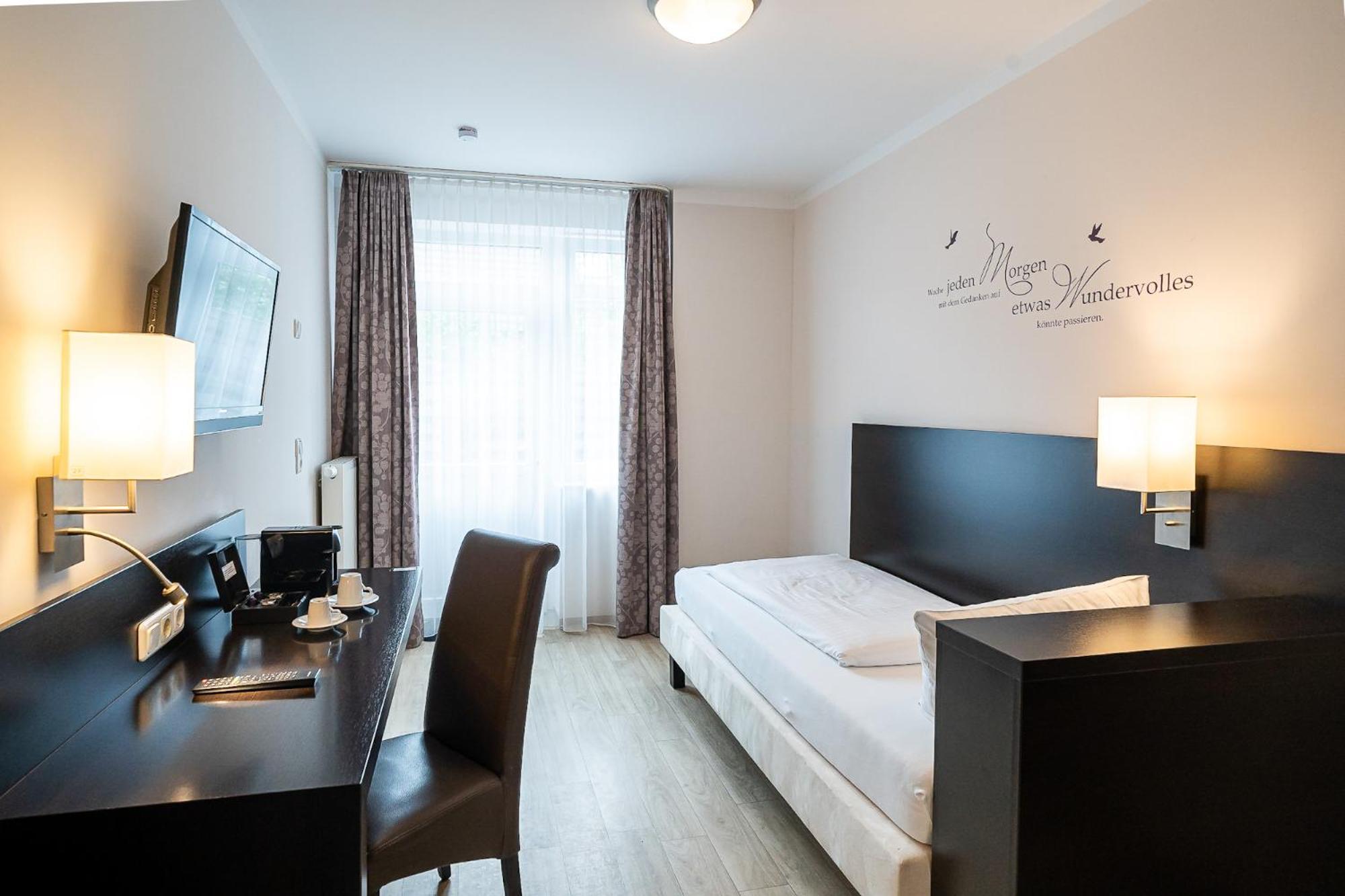 Sleepbeeone Wilhelmshaven Hotel Bagian luar foto