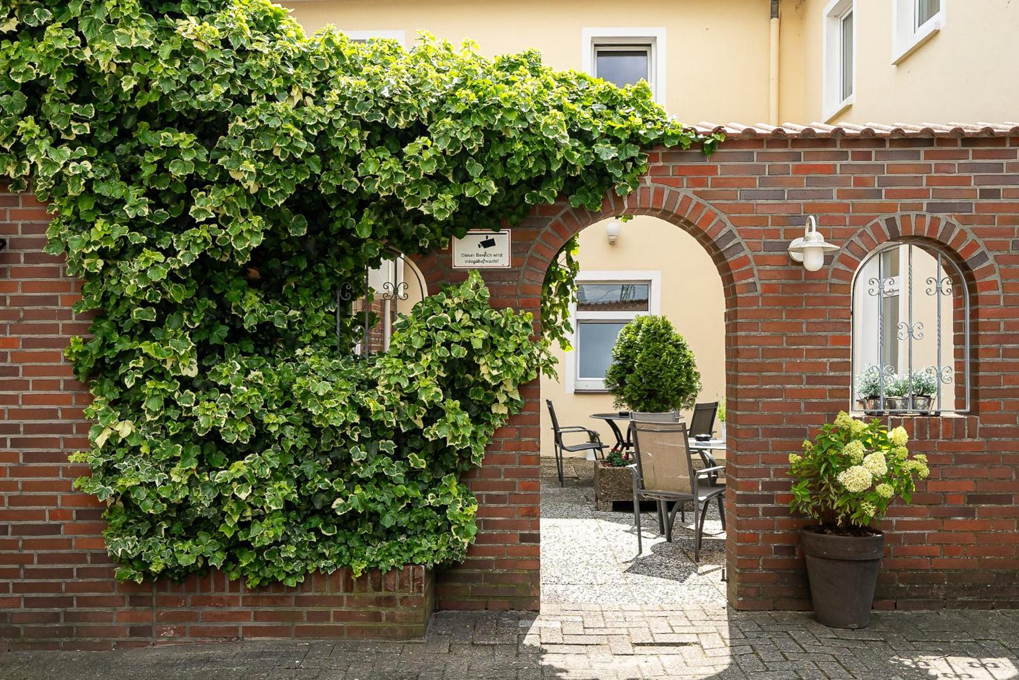 Sleepbeeone Wilhelmshaven Hotel Bagian luar foto