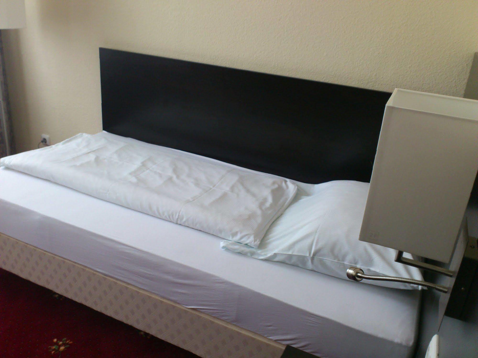 Sleepbeeone Wilhelmshaven Hotel Bagian luar foto